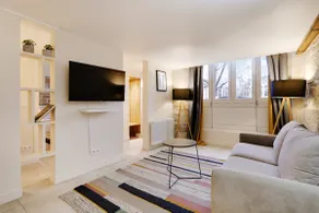 An Atypical 2-BR on l'Ile de la Cité - Image 4