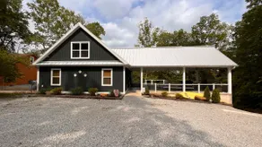 Lazy Daisy-Waterfront Lake House - Image 2