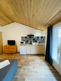 Studio in a wooded park - Image 2