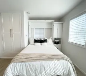 Luxe-Modern South Bay Studio - Image 3