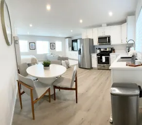 Luxe-Modern South Bay Studio - Image 2