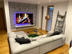 Stunning 2 Bed Chatham Docks Apartment - Image 4