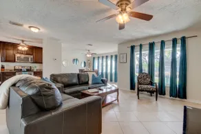  Few Mins to Madeira Beach, Comfortable, Dog Friendly - Image 5