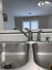 Retro spacious 2 bedroom & 2 bath with a balcony - Image 4
