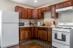 Cozy & Lux 2BD Near City + Airports - Image 5