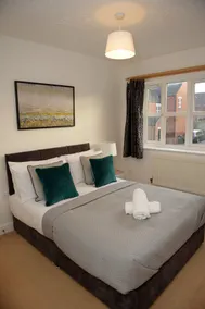 Charming 3 Bed House in Bristol - Image 2