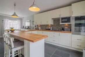 Pear Tree House - Image 4