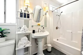 Luxury Home | 7 mins LAX, Beach, 405 & SoFi nearby - Image 5