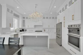 Lake Ontario Stylish Family-friendly House - Image 3