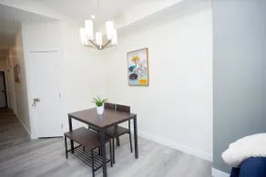 Comfortable home near airport - Image 4