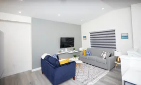 Comfortable home near airport - Image 3