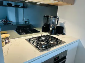 Stylish One Bedroom With Gym Access - Image 3