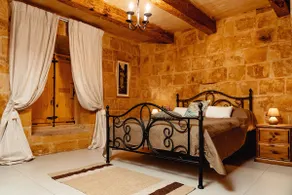 Unique townhouse in Valletta centre by Beyond Stay - Image 4