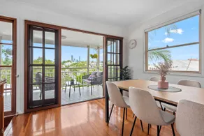 Paddo Central 4Bed 2Bath 1Car CBD Views House - Image 3