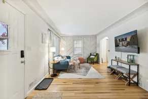 Clean & Chic 3br w/ King bed! Fenced yard & Garage - Image 2
