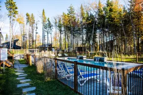 2-bedroom house-chalet, golf, outdoors & large parking lot - Image 3