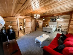 Unique & Spacious Lodge in Hugo! - Image 5