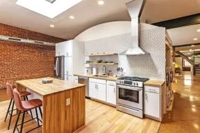 Deluxe 3BR Loft Walkable to Everything Downtown - Image 2