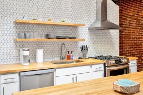 Deluxe 3BR Loft Walkable to Everything Downtown - Image 3