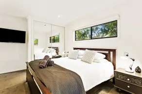 King Bed' tranquil paradise Cowes 4BR 4BTH - Image 4