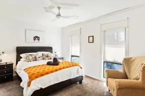King Bed' tranquil paradise Cowes 4BR 4BTH - Image 3