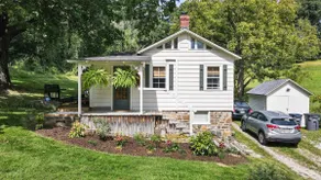 The Cottage at Marsh Creek (with hot tub!) - Image 2