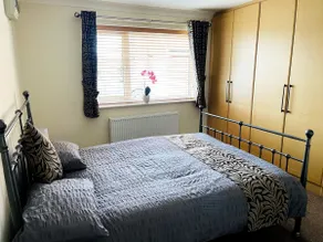 5-Bedroom Cottage in Healing, Grimsby - Image 4