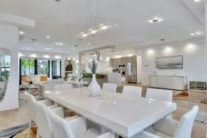 Lynoras Luxe Estate 3 bedroom 3 bath with Modern Design and Heated Pool - Image 3