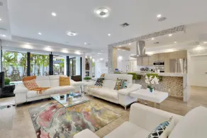 Lynoras Luxe Estate 3 bedroom 3 bath with Modern Design and Heated Pool - Image 2