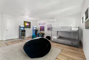 The Bonnie - 5 Bed Near Everything - Image 3