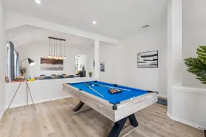 The Bonnie - 5 Bed Near Everything - Image 2