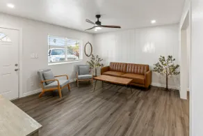 Modern Retreat Close To It All - Image 3