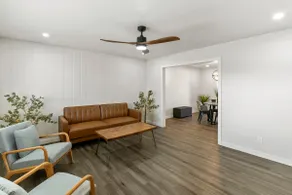 Modern Retreat Close To It All - Image 4