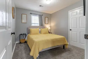 Roomy 4BR • Heart of Bluegrass - Image 4