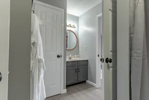 Roomy 4BR • Heart of Bluegrass - Image 3