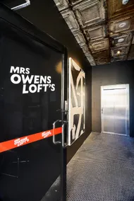 Mrs Owens 1Br Loft Apartment - Roof Top Pool - Image 2