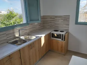 House in vineyard - Image 3
