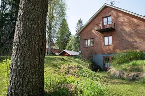 Large house overlooking the river - Image 5