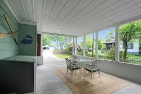 B and B's Beach House Accommodates Eleven Guests In 5 Bedrooms 2 Full Baths! - Image 3