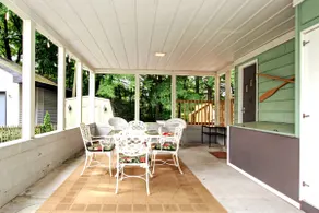 B and B's Beach House Accommodates Eleven Guests In 5 Bedrooms 2 Full Baths! - Image 1