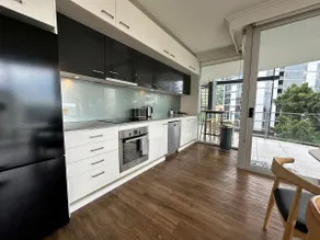 HUGE 3Bdrm Apartment @ Story Kangaroo Point - Image 5