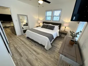 Modern Upstairs Apt - Steps from Lake Michigan - Image 4