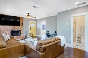Casa Urbana -3BR/3BA- Modern Retreat - Image 4