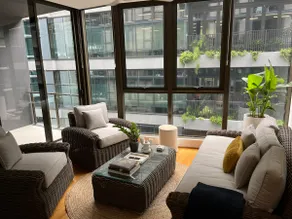 Luxe 2bed/2Bath/Park in Newstead - Image 5