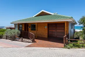 Beach House Merak - Image 2