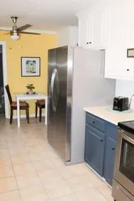 Mid-Century Modern Home - Image 4