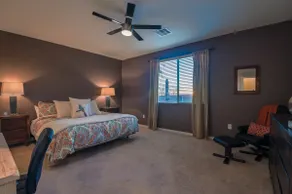 Spacious Summer Retreat with Sparkling Pool - Image 4