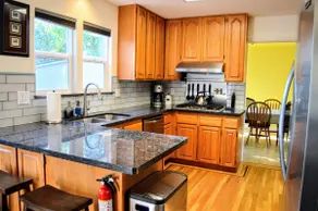 Spacious Sequoia Estate - Image 4