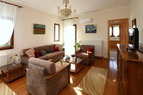 Gaia cottage with garden - Image 2