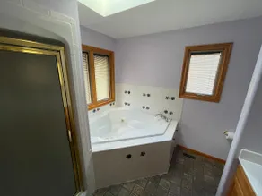 Harry's Hideaway - Image 5